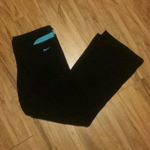 Nike women's black Capri joggers/yoga pants size M